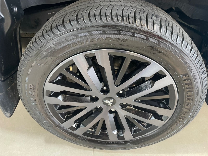 Mitsubishi-PAJERO SPORT-2.4 16V MIVEC TURBO DIESEL LEGEND AWD AUTOMÁTICO