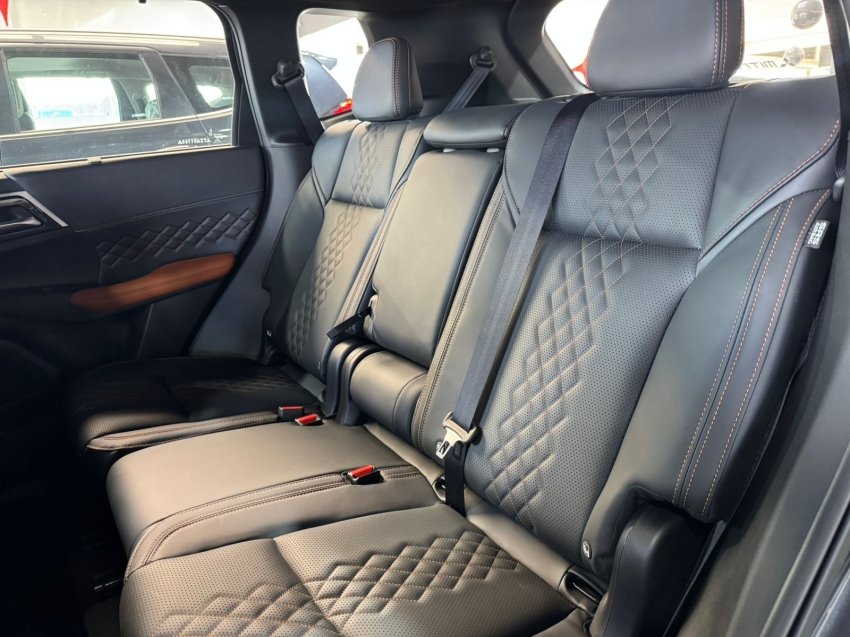 Mitsubishi-OUTLANDER-2.4 PHEV SIGNATURE S-AWC DHT