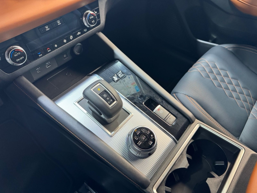 Mitsubishi-OUTLANDER-2.4 PHEV SIGNATURE S-AWC DHT