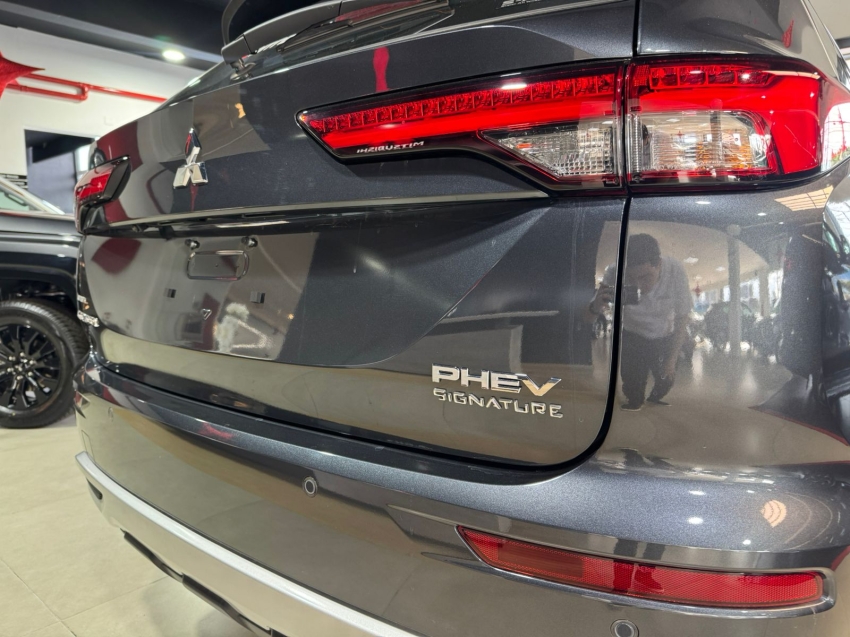 Mitsubishi-OUTLANDER-2.4 PHEV SIGNATURE S-AWC DHT