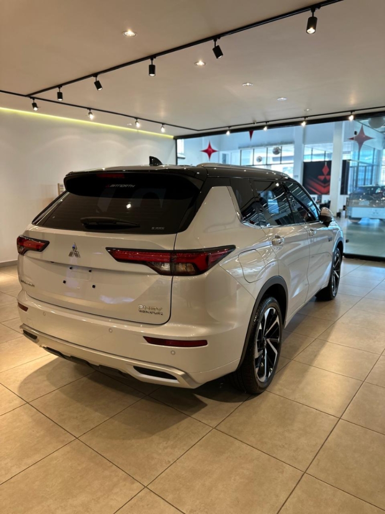 Mitsubishi-OUTLANDER-2.4 PHEV SIGNATURE S-AWC DHT
