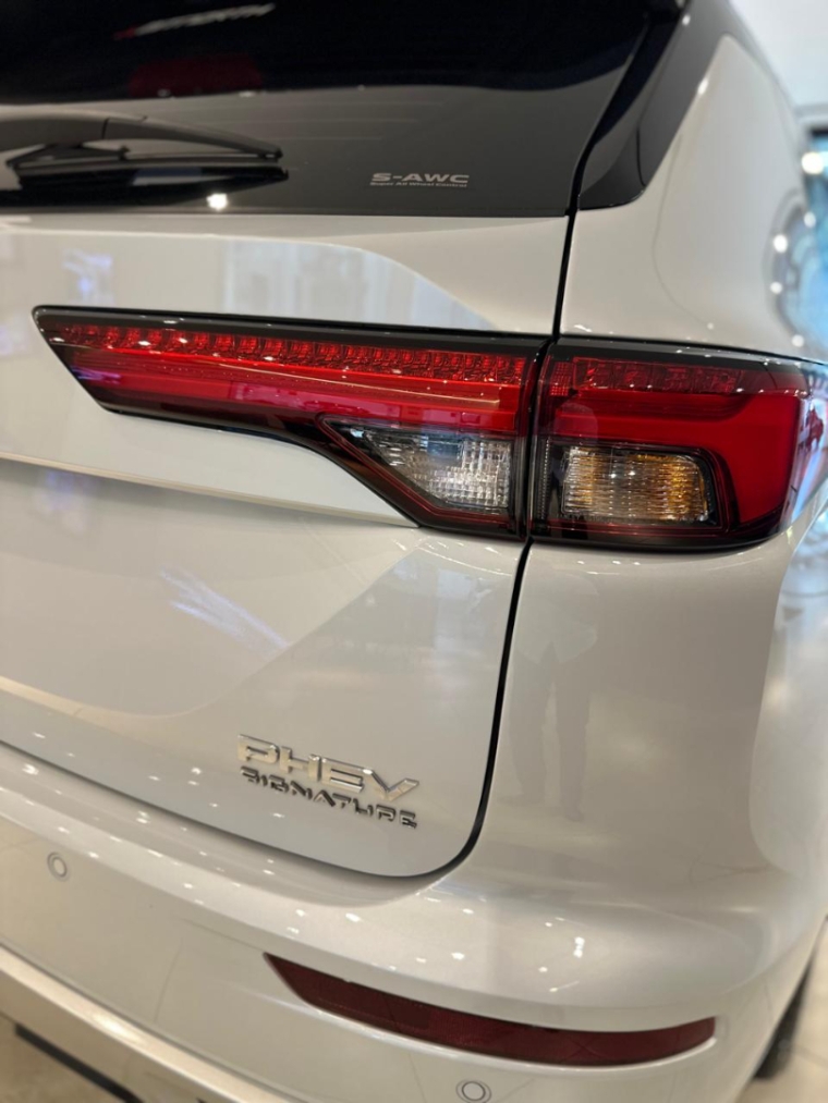 Mitsubishi-OUTLANDER-2.4 PHEV SIGNATURE S-AWC DHT