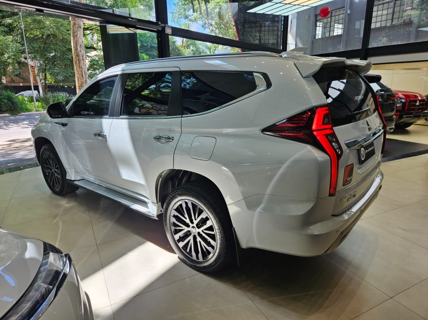 Mitsubishi-PAJERO SPORT-2.4 16V MIVEC TURBO DIESEL LEGEND AWD AUTOMÁTICO