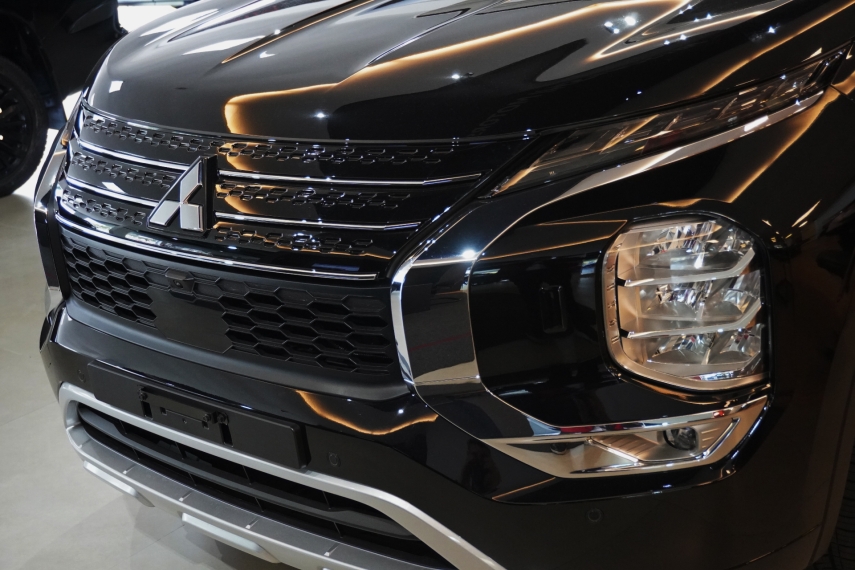 Mitsubishi-OUTLANDER-2.4 PHEV HPE-S S-AWC DHT