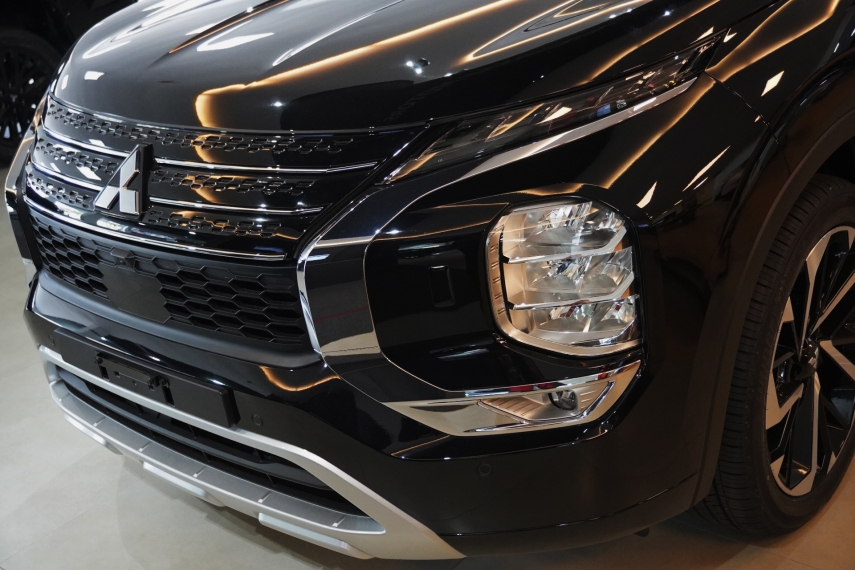 Mitsubishi-OUTLANDER-2.4 PHEV HPE-S S-AWC DHT