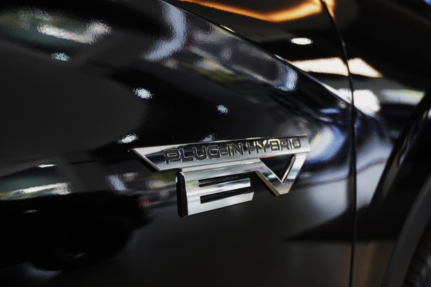 Mitsubishi-OUTLANDER-2.4 PHEV HPE-S S-AWC DHT