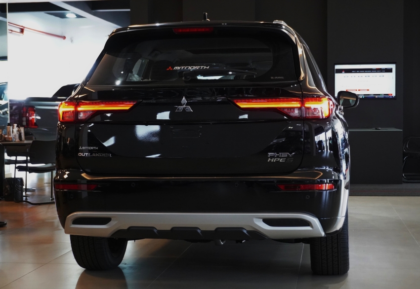 Mitsubishi-OUTLANDER-2.4 PHEV HPE-S S-AWC DHT