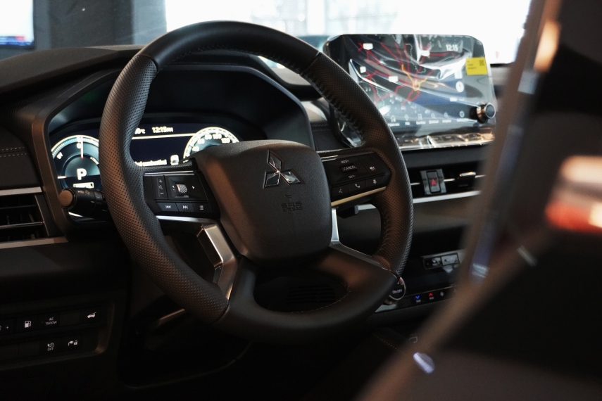 Mitsubishi-OUTLANDER-2.4 PHEV HPE-S S-AWC DHT