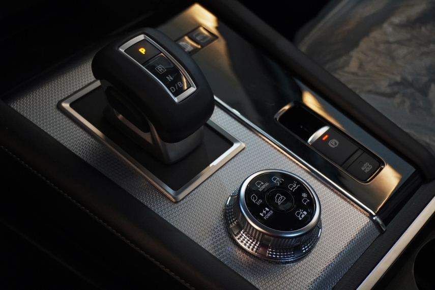 Mitsubishi-OUTLANDER-2.4 PHEV HPE-S S-AWC DHT