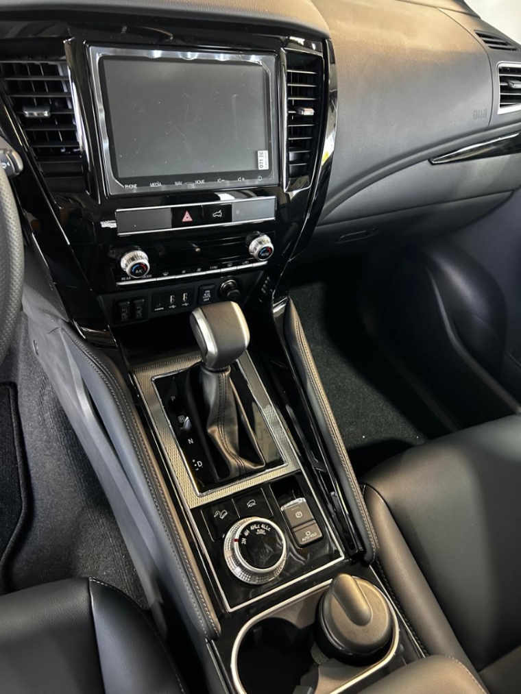 Mitsubishi-PAJERO SPORT-2.4 16V MIVEC TURBO DIESEL LEGEND AWD AUTOMÁTICO