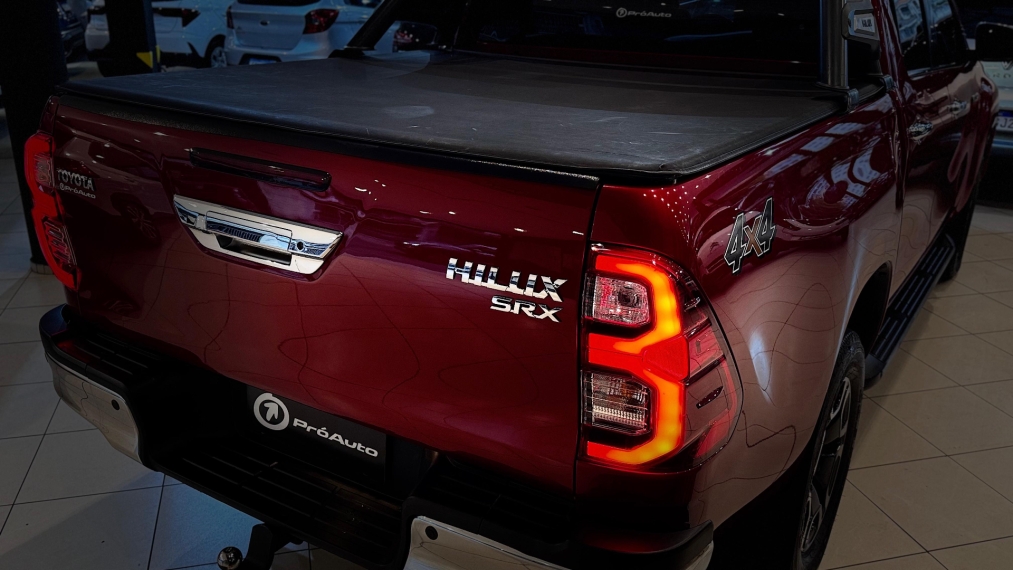 Toyota-HILUX-2.8 D-4D TURBO DIESEL CD SRX 4X4 AUTOMÁTICO
