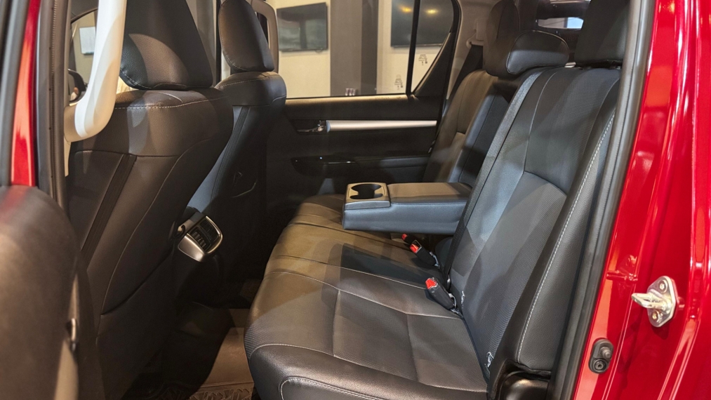 Toyota-HILUX-2.8 D-4D TURBO DIESEL CD SRX 4X4 AUTOMÁTICO