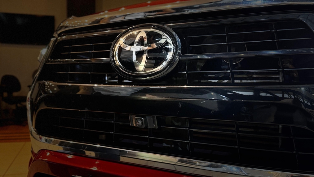 Toyota-HILUX-2.8 D-4D TURBO DIESEL CD SRX 4X4 AUTOMÁTICO