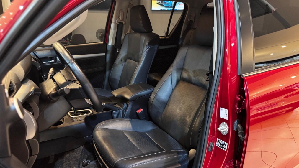 Toyota-HILUX-2.8 D-4D TURBO DIESEL CD SRX 4X4 AUTOMÁTICO