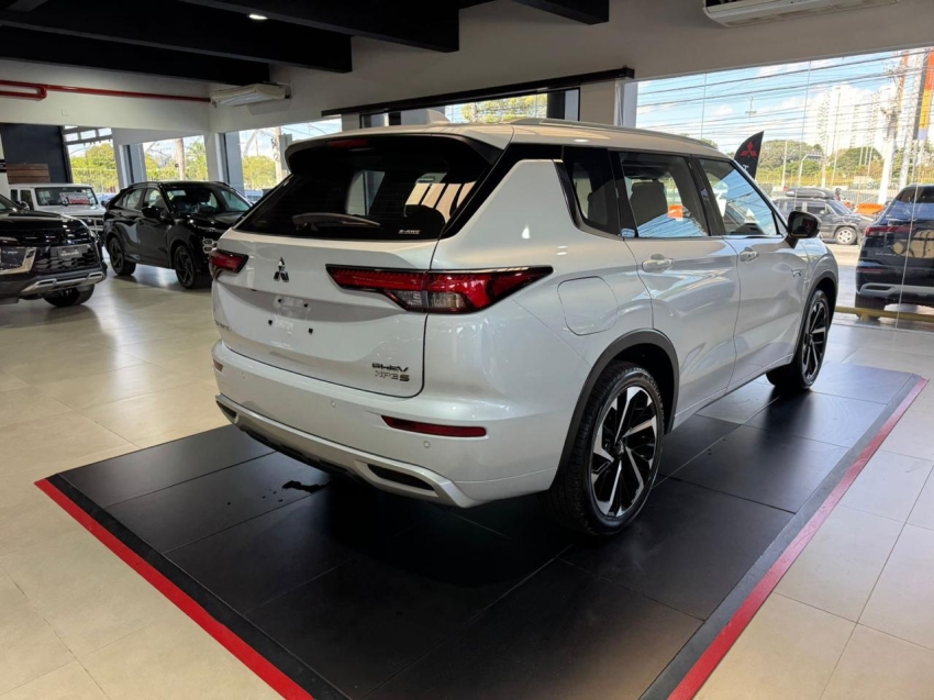 Mitsubishi-OUTLANDER-2.4 PHEV HPE-S S-AWC DHT