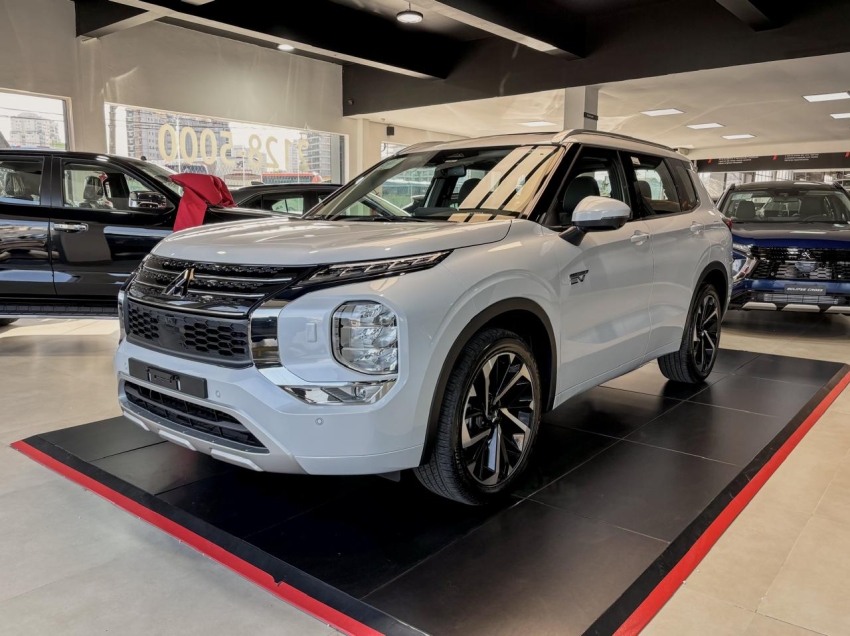 Mitsubishi-OUTLANDER-2.4 PHEV HPE-S S-AWC DHT