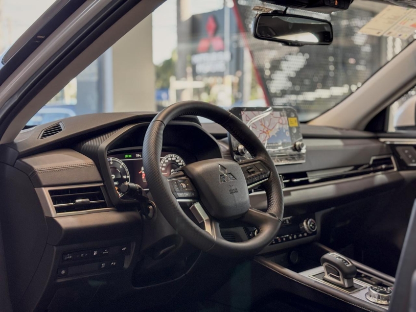 Mitsubishi-OUTLANDER-2.4 PHEV HPE-S S-AWC DHT