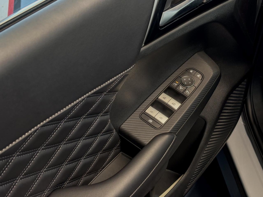 Mitsubishi-OUTLANDER-2.4 PHEV HPE-S S-AWC DHT