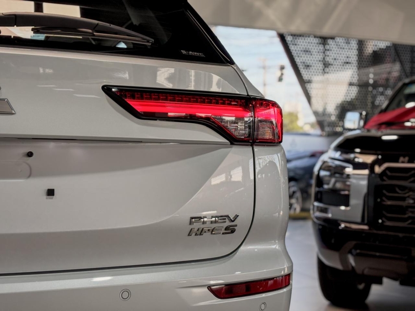 Mitsubishi-OUTLANDER-2.4 PHEV HPE-S S-AWC DHT