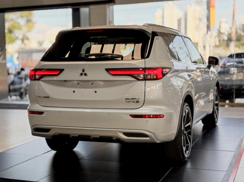 Mitsubishi-OUTLANDER-2.4 PHEV HPE-S S-AWC DHT