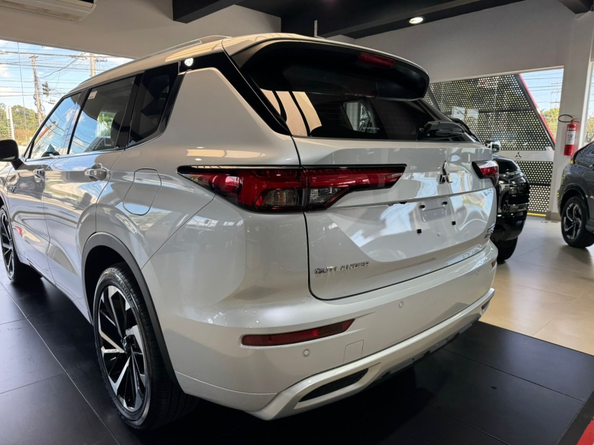 Mitsubishi-OUTLANDER-2.4 PHEV HPE-S S-AWC DHT