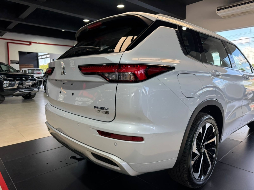 Mitsubishi-OUTLANDER-2.4 PHEV HPE-S S-AWC DHT