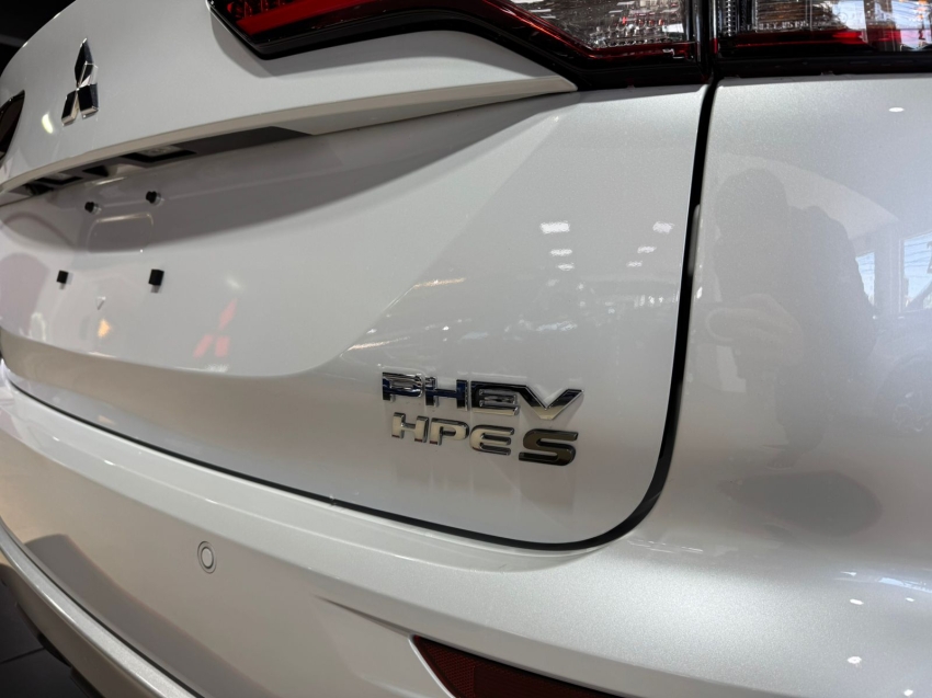 Mitsubishi-OUTLANDER-2.4 PHEV HPE-S S-AWC DHT