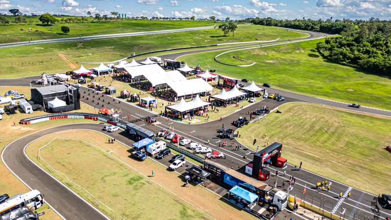 Mitsubishi Motors estará no Salão do Automóvel de São Paulo com exposição de carros de corrida e presença de pilotos e embaixadores
