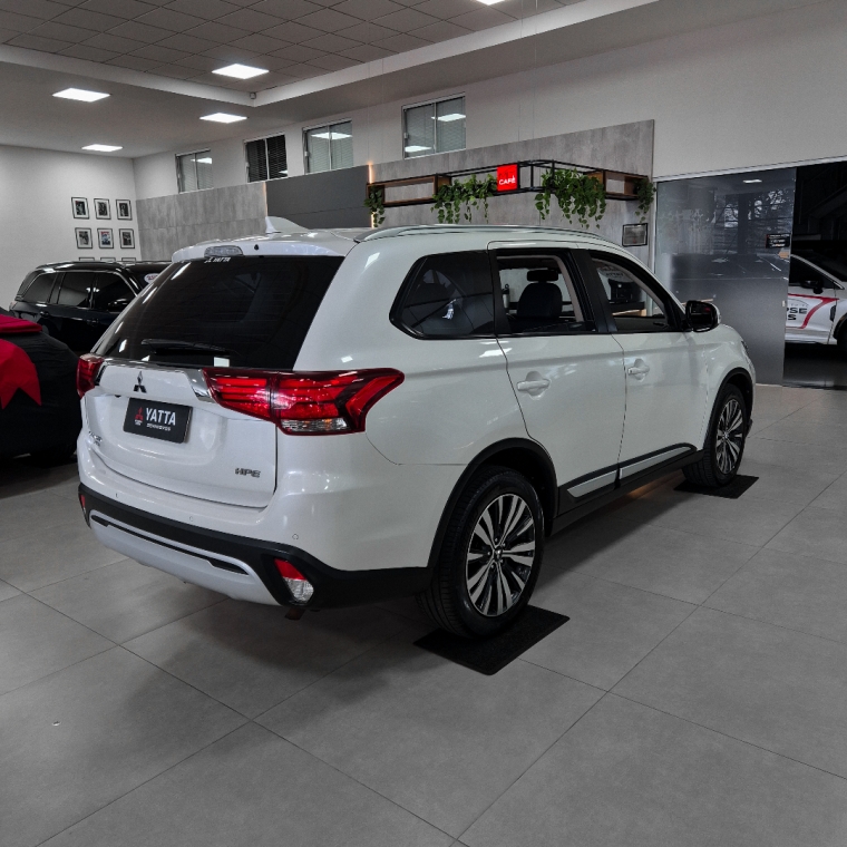 Mitsubishi-OUTLANDER-2.0 MIVEC GASOLINA HPE AUTOMÁTICO