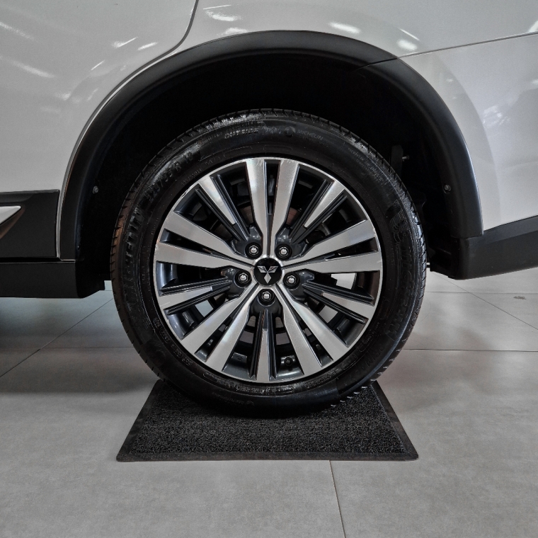 Mitsubishi-OUTLANDER-2.0 MIVEC GASOLINA HPE AUTOMÁTICO