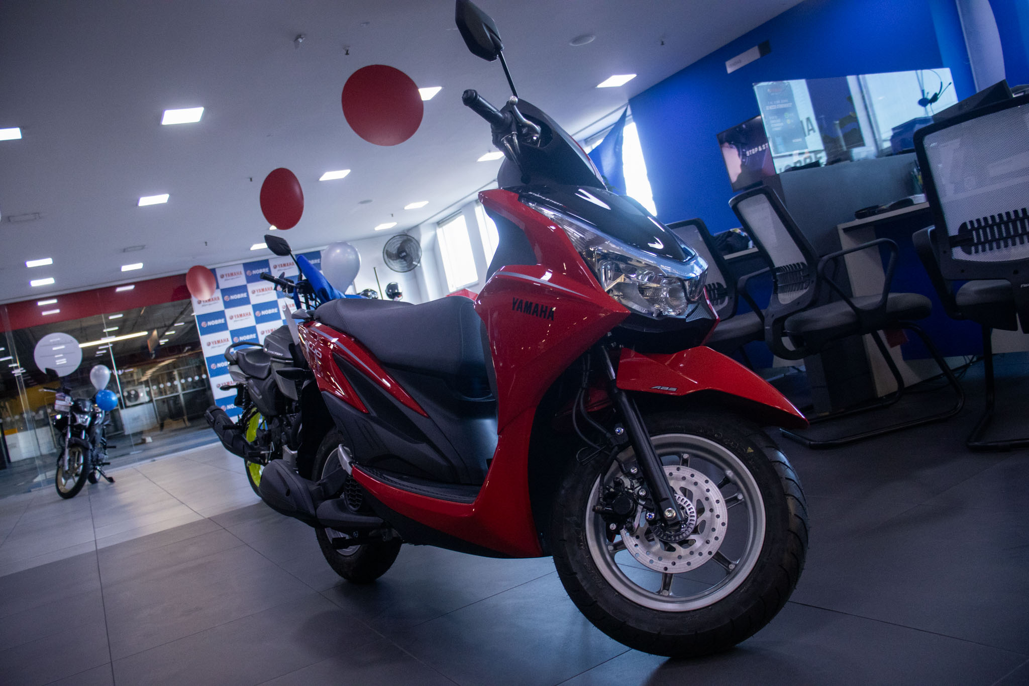 YAMAHA-FLUO-FLUO 125 CONNECTED (Híbrido)