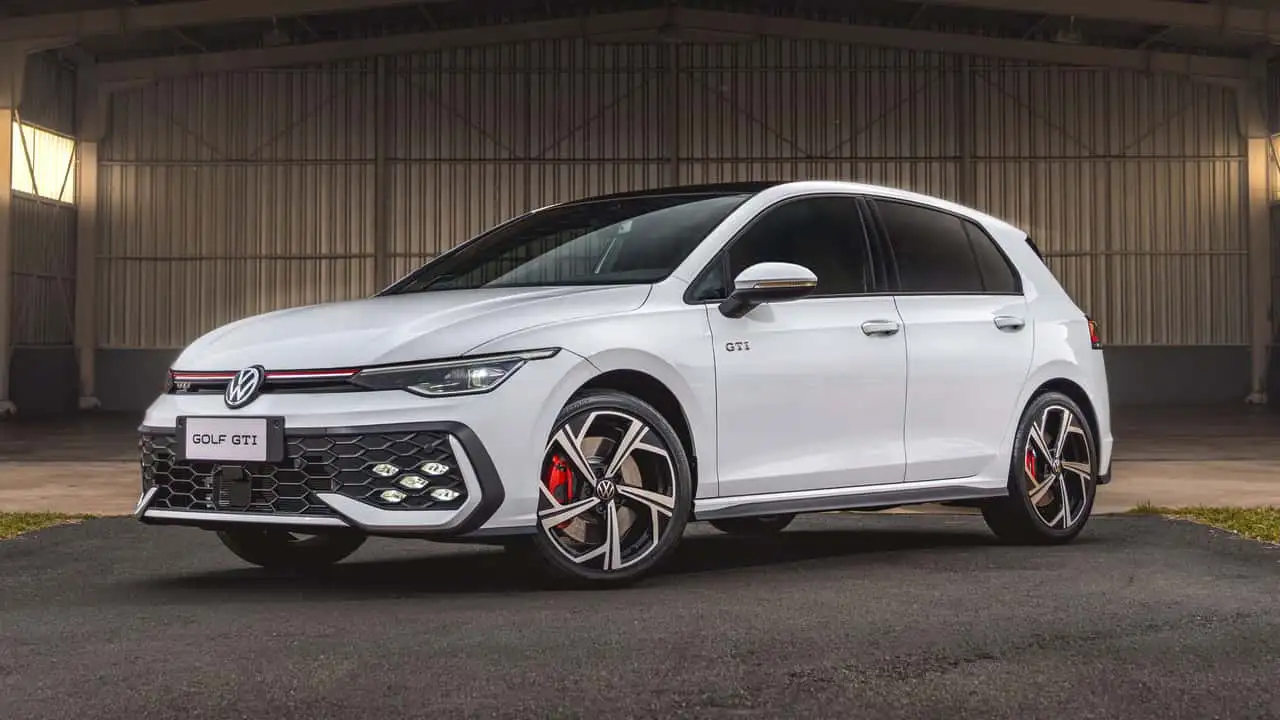 Alemanha em 2025: VW Golf chega ao 45º ano seguido como líder