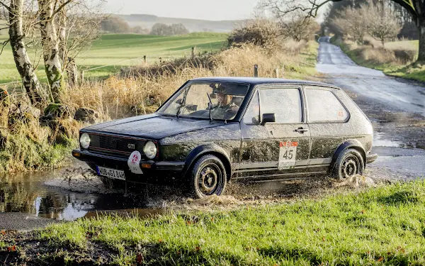 VW Golf GTI completa 50 anos: primeira geração é destaque em evento