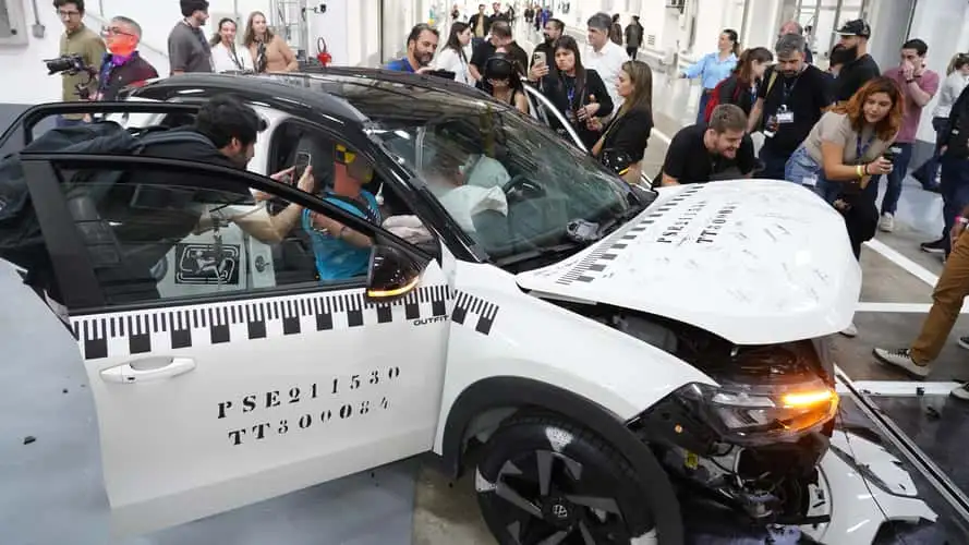 Vimos a Volkswagen destruir um Tera para mostrar como se faz um carro 5 estrelas