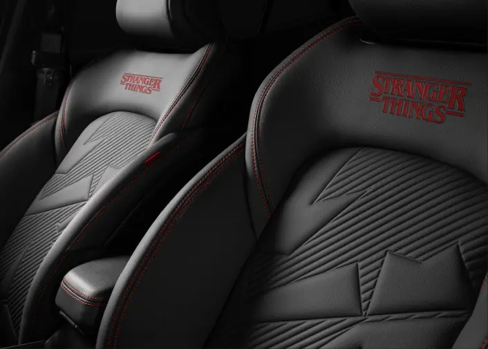 BANCOS EM COURO STRANGER THINGS