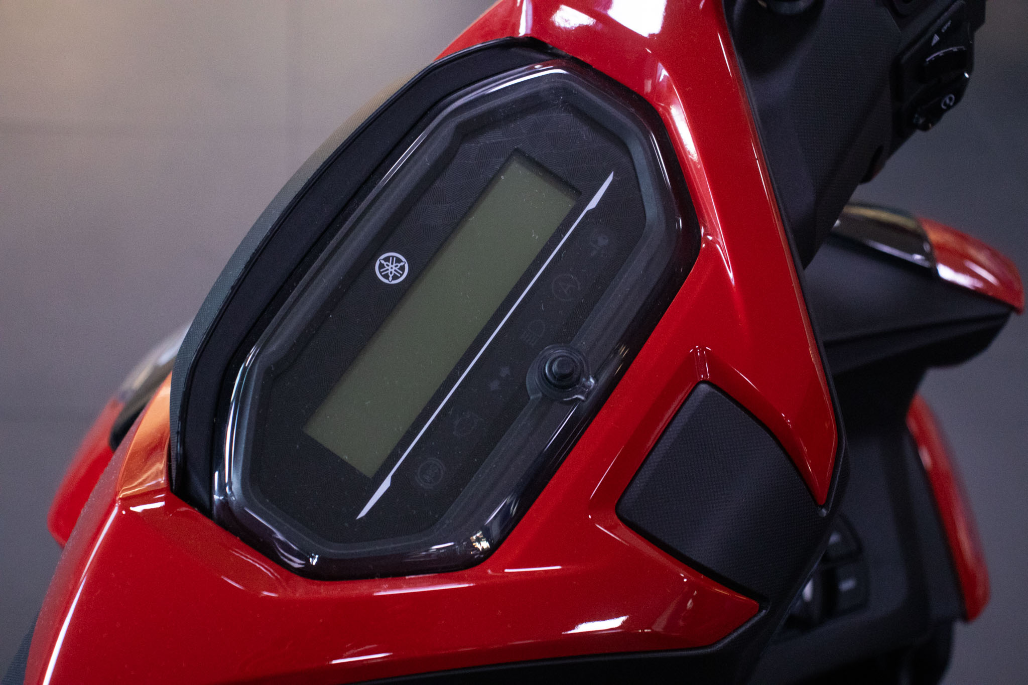 YAMAHA-FLUO-FLUO 125 CONNECTED (Híbrido)