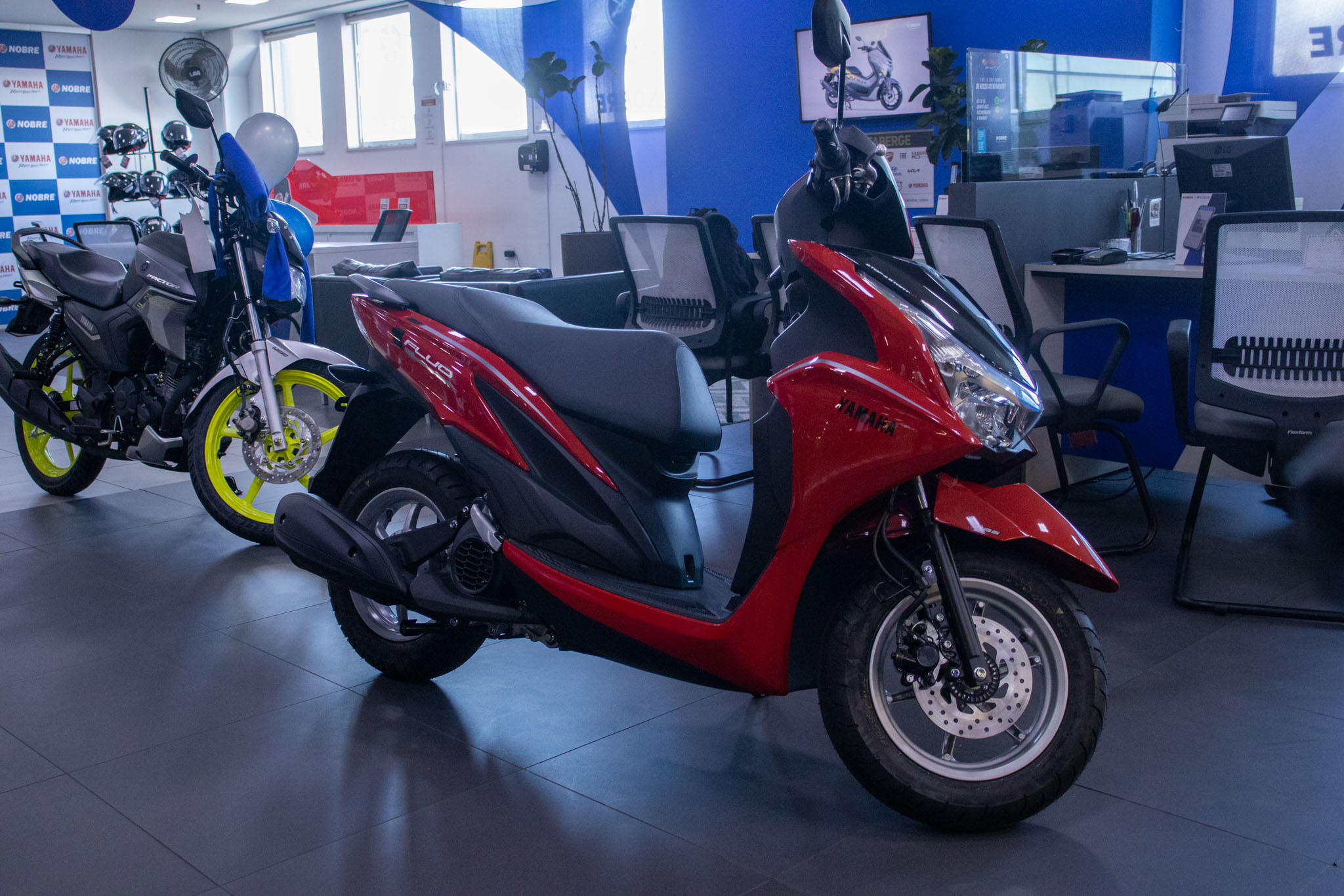 YAMAHA-FLUO-FLUO 125 CONNECTED (Híbrido)