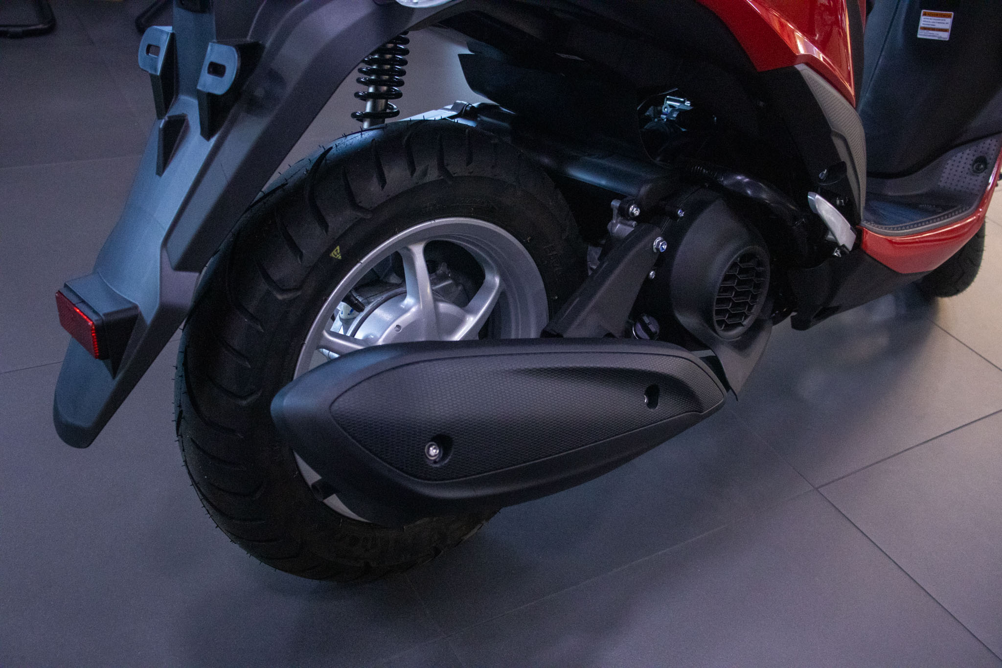 YAMAHA-FLUO-FLUO 125 CONNECTED (Híbrido)