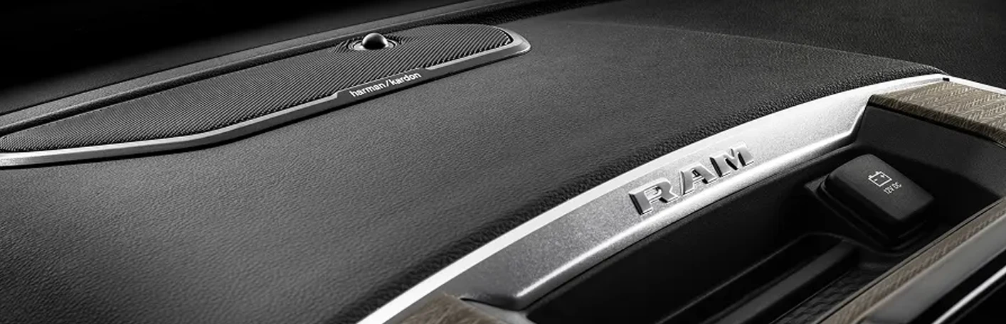 SOM PREMIUM HARMAN/KARDON®