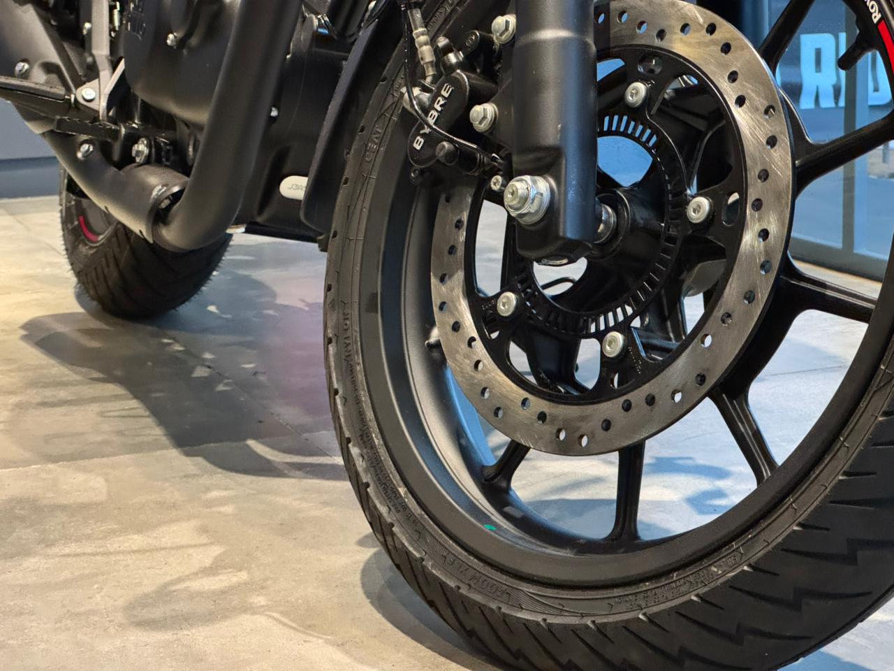 Royal Enfield-Hunter 350-HUNTER 350 DAPPER WHITE