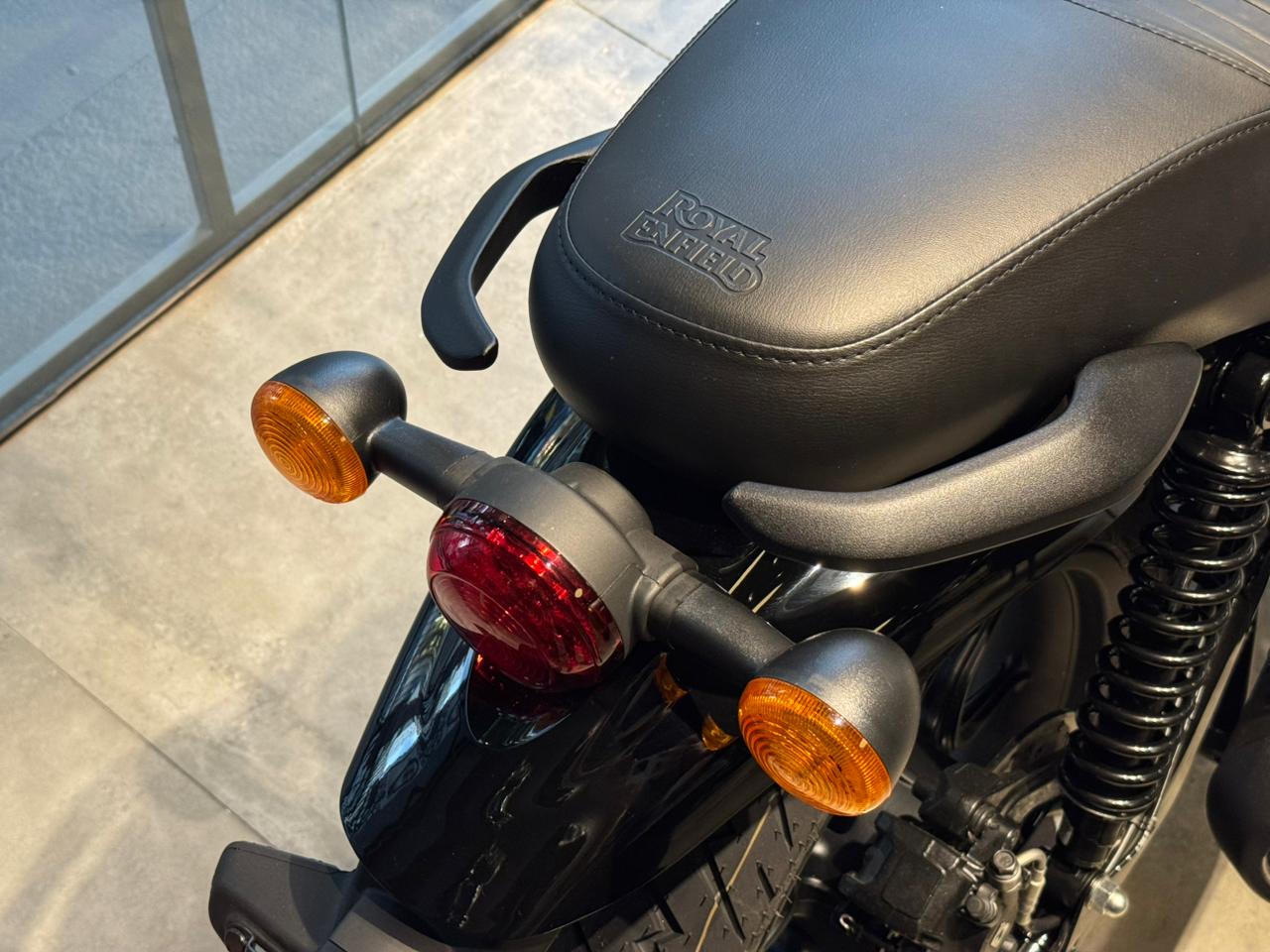 Royal Enfield-Hunter 350-HUNTER 350 DAPPER WHITE