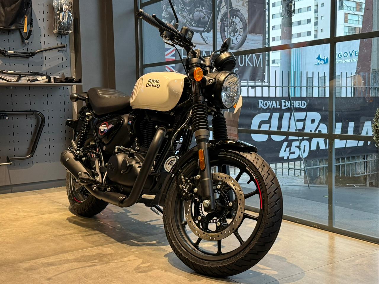 Royal Enfield-Hunter 350-HUNTER 350 DAPPER WHITE