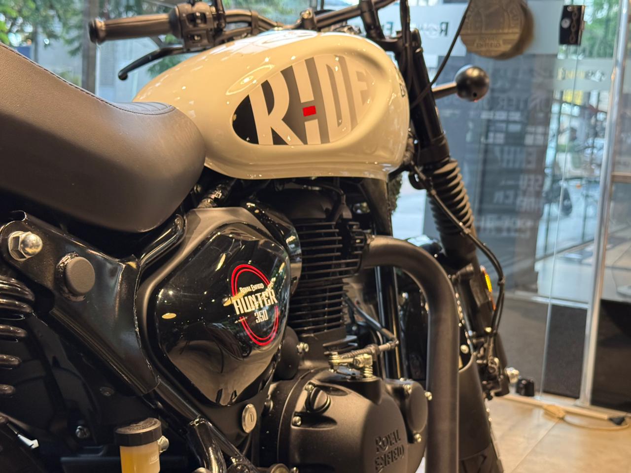 Royal Enfield-Hunter 350-HUNTER 350 DAPPER WHITE