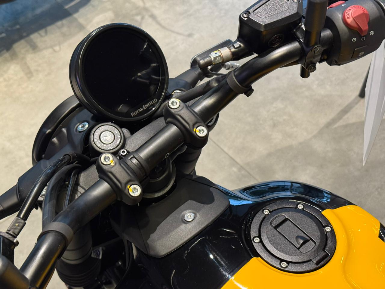 Royal Enfield-GUERRILLA 450-GUERRILLA 450 Yellow Ribbo