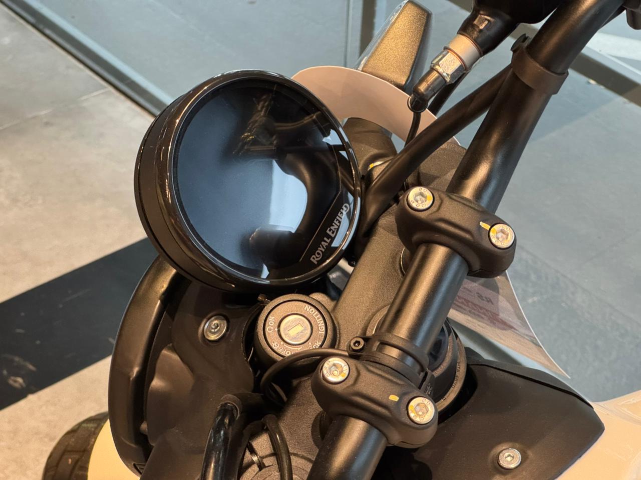 Royal Enfield-GUERRILLA 450-GUERRILLA 450 Yellow Ribbo