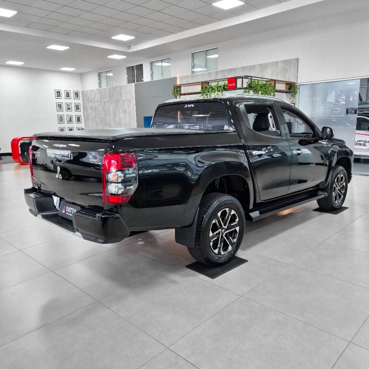 Mitsubishi-L200 TRITON-2.4 16V TURBO DIESEL SPORT HPE-S CD 4P 4X4 AUTOMÁTICO