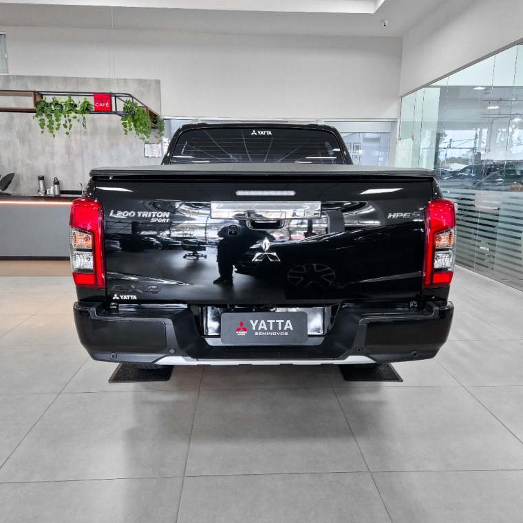 Mitsubishi-L200 TRITON-2.4 16V TURBO DIESEL SPORT HPE-S CD 4P 4X4 AUTOMÁTICO