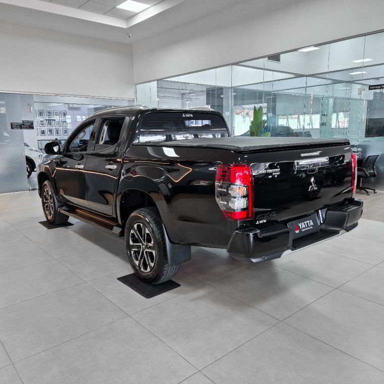 Mitsubishi-L200 TRITON-2.4 16V TURBO DIESEL SPORT HPE-S CD 4P 4X4 AUTOMÁTICO