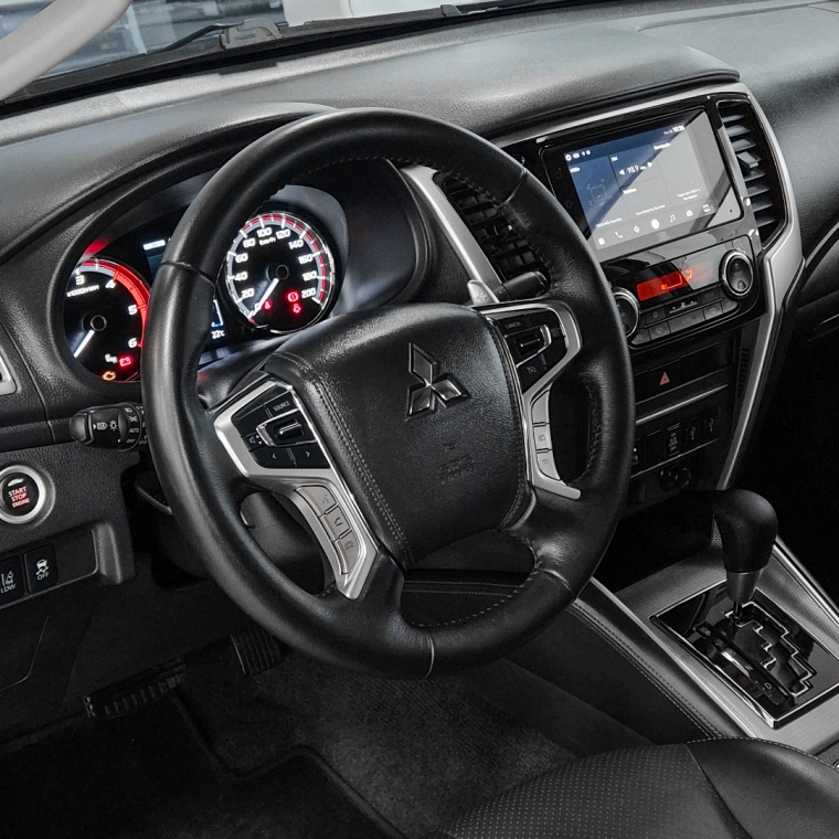 Mitsubishi-L200 TRITON-2.4 16V TURBO DIESEL SPORT HPE-S CD 4P 4X4 AUTOMÁTICO