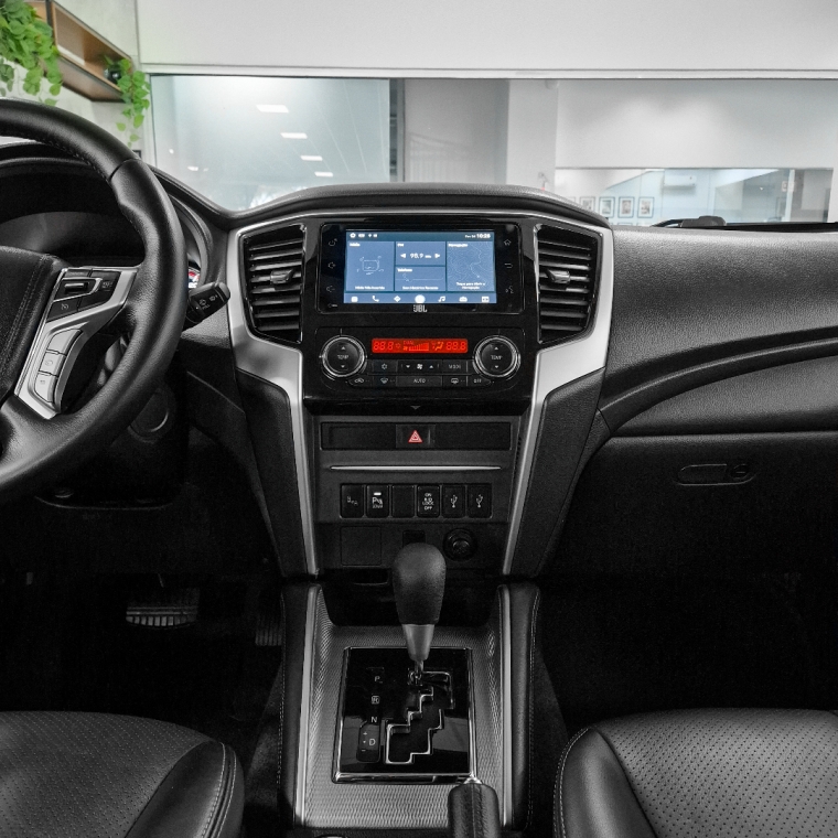 Mitsubishi-L200 TRITON-2.4 16V TURBO DIESEL SPORT HPE-S CD 4P 4X4 AUTOMÁTICO